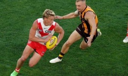 帕克即将回归，希尼在天鹅队的胜利中扮演主角