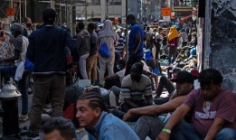 纽约州州长Hochul前往华盛顿呼吁“加强边境”，并将危机归咎于联邦政府