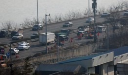 首尔高速公路午夜街头飙车事故致3人受伤