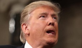 阅读联邦禁言令，禁止特朗普侮辱检察官和证人，但明确允许他攻击迈克·彭斯