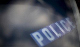 达拉斯枪战，高速追逐导致一名警官死亡，两人受伤