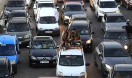 随着冲突扩大，以色列轰炸真主党，黎巴嫩南部居民逃离