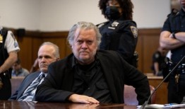 特朗普的盟友史蒂夫·班农将因藐视法庭指控前往联邦监狱服刑四个月