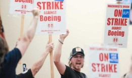波音公司削减高管薪酬，在罢工期间让非工会工人休假