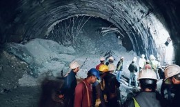 印度隧道坍塌第三天：900毫米管道，现场新钻救出40名被困工人