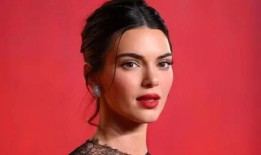 肯达尔·詹娜（Kendall Jenner）在经历了重大转变后，时尚地走了出来