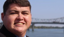 议会表示，亨特·佩珀说迪凯特警官将因史蒂夫·珀金斯的死而被解雇是错误的