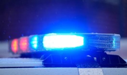 卡尔曼县发生迎面相撞事故，造成一名男子死亡，一名妇女和三名儿童受伤