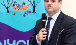 养老院组织警告说，工作许可的变化将导致更多的养老院关闭