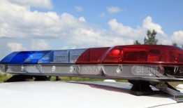 警方称，阿拉巴马州的一位母亲让7岁的儿子从学校走出来，然后从他身上碾过