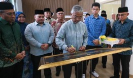 国王主持了在Jerantut的YASA血液透析中心的开幕仪式