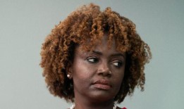 斯波克斯·让·皮埃尔向代表政府战斗的三名军人表示哀悼