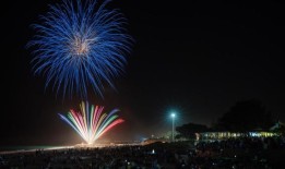 小镇取消了受欢迎的城市海滩纽约新年烟花表演，社区将拯救2024年海边最后的日落