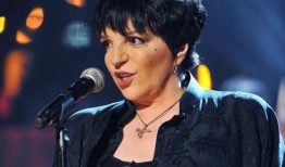 在纪录片“做得不对”后，丽莎·明内利将出版回忆录