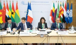 财政部长出席部长级圆桌会议