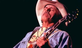 奥尔曼兄弟乐队传奇吉他手迪基·贝茨去世，享年80岁