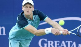 在兴奋剂丑闻的影响下，詹尼克·辛纳解雇了球队的主要成员