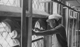 议会正在坍塌——议员们准备下令进行修补工作