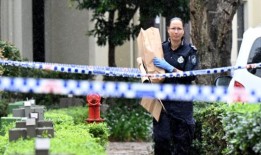 在为被杀害的索菲守夜之前进行情感学校服务