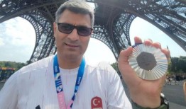 快查：一位土耳其奥运奖牌得主是否要求他的前妻把他的狗送回领奖台？