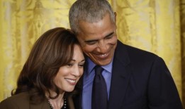 奥巴马夫妇终于在情感视频中支持卡玛拉·哈里斯