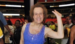 理查德·西蒙斯澄清了“我要死了”的社交媒体帖子，为混乱道歉