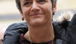 爱尔兰财政部长表示，将花几个月的时间来减少苹果公司数十亿美元的税收