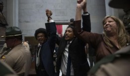 被驱逐的田纳西州议员贾斯汀·琼斯(Justin Jones)在纳什维尔市议会的一致投票下重新当选