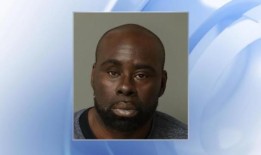 男子企图从火车上逃跑，女子在罗利被捅多刀