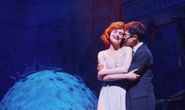 照片：看看埃文·雷切尔·伍德和达伦·克里斯在外百老汇的《恐怖小店》中的表演