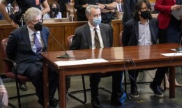 周三，一桩与《加州旅馆》(Hotel California)歌词手写有关的不同寻常的刑事案件将开庭审理