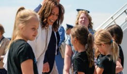 狂欢者将涌进时代广场参加一年一度的新年前夜水晶球降落活动