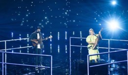 美国好声音选手鲁本·德·梅洛和昆西在战斗回合中登台