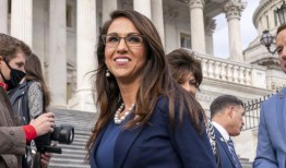 劳伦·伯特因吸电子烟“扰乱秩序”被赶出音乐剧《Beetlejuice》