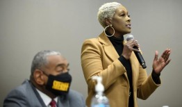 众议员朱安达琳·吉文(Juandalynn Givan)说，伯明翰警方应该因电击未成年乐队总监而被停职