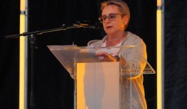 加沙唯一一名英国人质的母亲恳求她从“人间地狱”安全返回