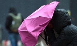 “强风暴”佐尔坦向德国逼近，预计将出现风暴潮