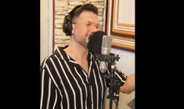 观看：毛里西奥Martínez，凯莉·卡帕尔蒂和阿什利·贾娜演唱《新音乐剧费加罗》中的“好得令人难以置信”