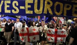 格鲁吉亚数千人抗议“外国代理人”法案