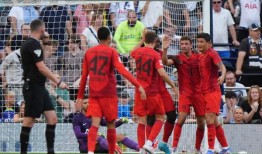 热刺2-3拜仁慕尼黑：热刺在季前赛最后一场失利中再次暴露出定位球问题