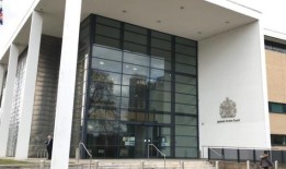 伦纳德·斯沃洛的受害者向法庭讲述了自己被虐待的经历