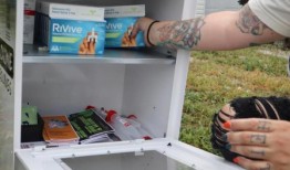 旧纸盒被用来分发过量服用的逆转药物纳洛酮