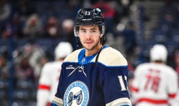 美国国家冰球联盟球星约翰尼·高德罗和他的兄弟在新泽西骑自行车时被怀疑是酒后驾车的司机撞死