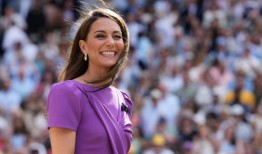 凯特王妃罕见地在公众场合露面，全场起立鼓掌