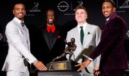 路易斯安那州立大学四分卫杰登·丹尼尔斯克服了在CFP比赛之外赢得海斯曼奖杯的高产赛季