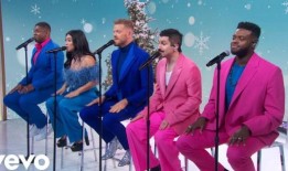 31天的节日欢乐：五角大楼演奏了一首活泼的“白色冬季赞美诗”