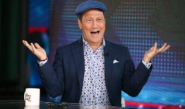 罗伯·施耐德向乡村音乐明星道歉，因为他没有成为她需要的父亲