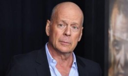 黛米·摩尔不得不“放手”布鲁斯·威利斯来应对痴呆症