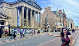 我制作了一部关于伊丽莎白·泰勒的独角戏，理查德·伯顿的侄子来看了