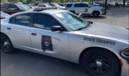 北阿拉巴马州的一名妇女在部分被甩出车辆后死亡